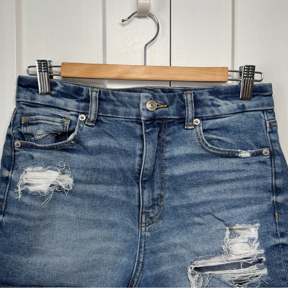 American Eagle Denim High Rise Mom Shorts, Size 6 - Picture 2 of 4